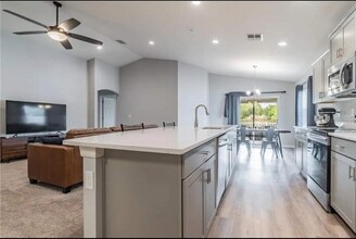 6945 Gideon Cir in Zephyrhills, FL - Building Photo - Building Photo