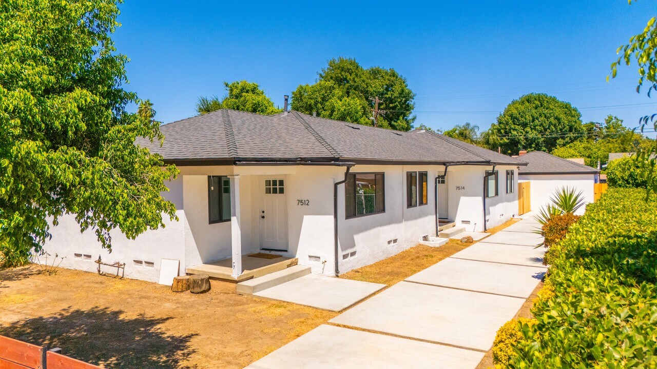 7514 Woodley Ave in Los Angeles, CA - Building Photo