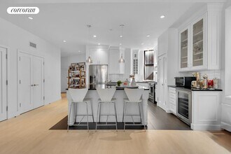 228 W Broadway in New York, NY - Building Photo - Building Photo