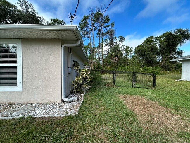 5479 Gannaway St in North Port, FL - Building Photo - Building Photo