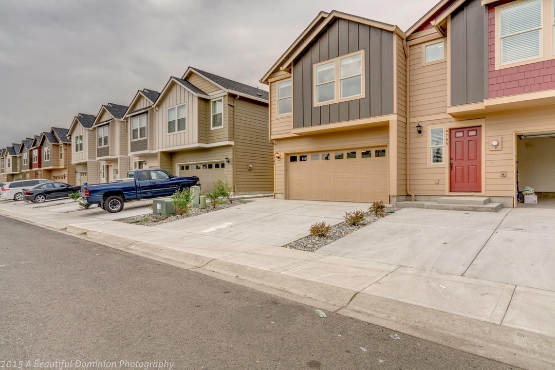 Covington Manor Townhomes in Vancouver, WA - Building Photo