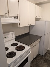 575 Marifield Ave in Victoria, BC - Building Photo - Building Photo