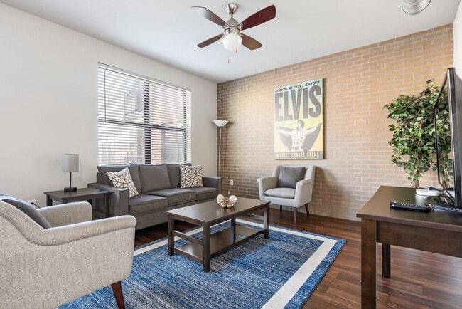 235 S Delaware St in Indianapolis, IN - Foto de edificio - Building Photo