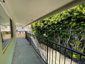 2254.5 Garnet Ave in San Diego, CA - Building Photo - Building Photo
