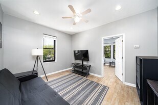 17 Cuneo Pl in Jersey City, NJ - Building Photo