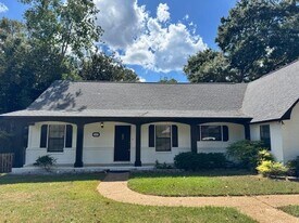 2300 Aster Way in Tallahassee, FL - Building Photo