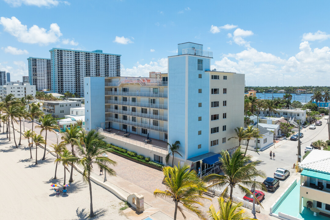 Mainsail Condominiums in Hollywood, FL - Building Photo