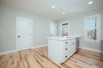 9 Duffley Ct, Unit #1 in Chestnut Hill, MA - Building Photo - Building Photo