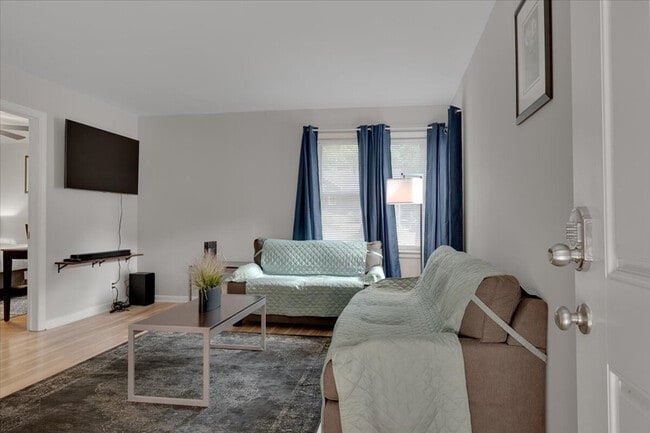 803 W Markham Ave in Durham, NC - Building Photo - Building Photo