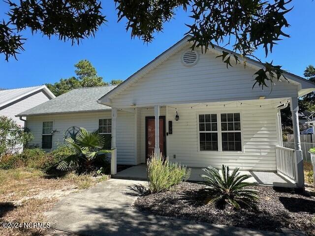 156 NE 5th St in Oak Island, NC - Building Photo