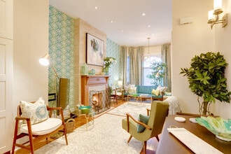 235 Markham St, Unit SI ID1403800P in Toronto, ON - Building Photo - Building Photo