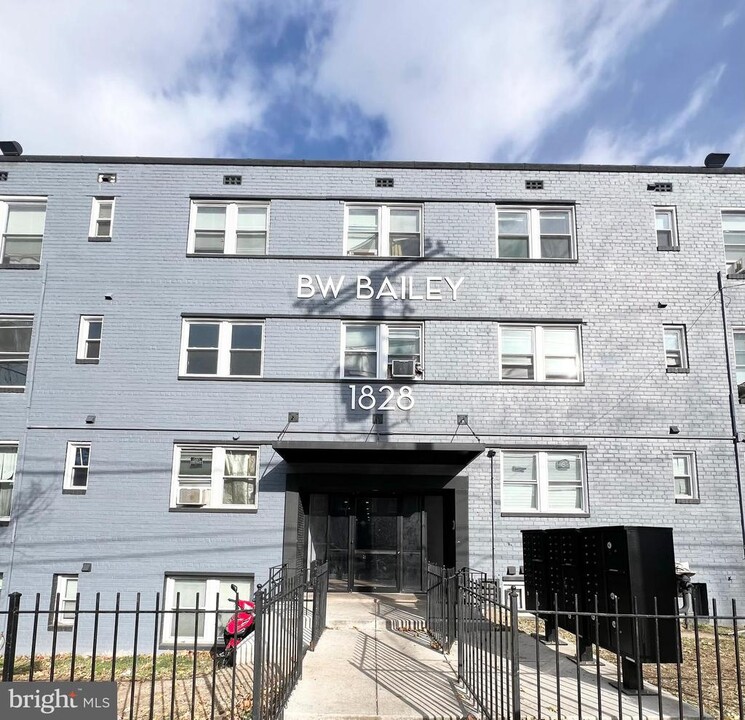 1828 Q St SE in Washington, DC - Building Photo