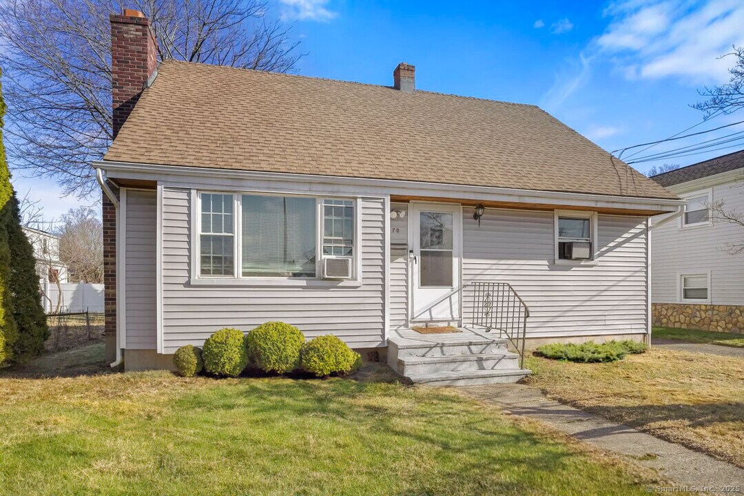 570 Amsterdam Ave in Bridgeport, CT - Building Photo