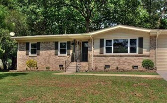 12005 Greenleaf Dr SE in Huntsville, AL - Building Photo