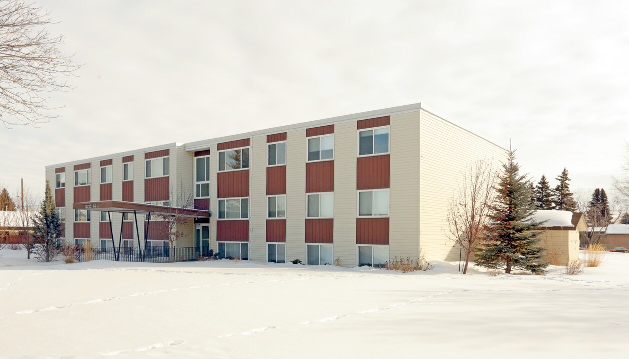 Maple Ridge in Edmonton, AB - Building Photo