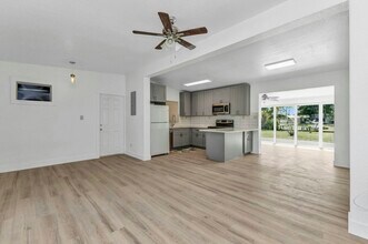 501 Palmetto Dr in Port Charlotte, FL - Building Photo - Building Photo