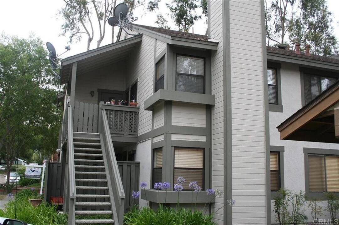 1953 Wellington Ln in Vista, CA - Building Photo