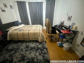 715 Parker St in Boston, MA - Foto de edificio - Building Photo