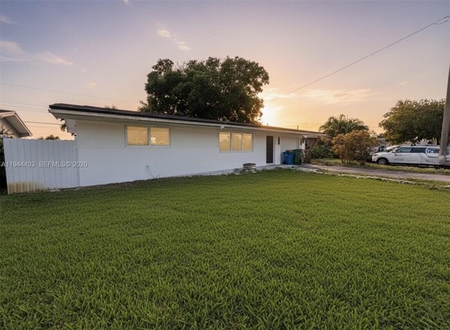 8600 Taft St in Pembroke Pines, FL - Building Photo - Building Photo