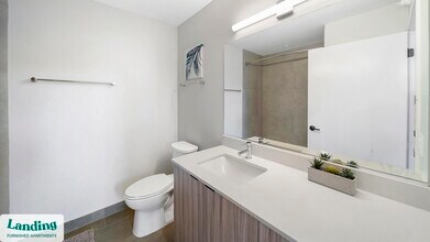 4611 N Broadway, Unit 212 in Chicago, IL - Foto de edificio - Building Photo