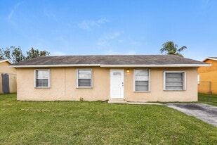 621 SW 83rd Ave in North Lauderdale, FL - Building Photo