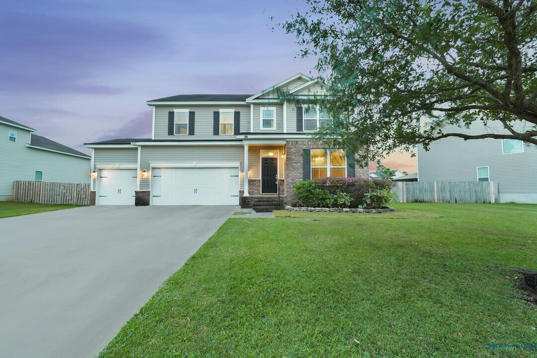 218 Byron Dr in Richmond Hill, GA - Building Photo