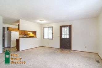 1602 Helmo Ave N in Oakdale, MN - Building Photo - Building Photo