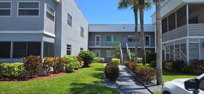 160 Burgandy Way in Delray Beach, FL - Building Photo - Building Photo