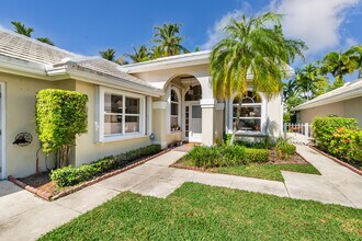 2725 Meadowlark Ln in West Palm Beach, FL - Building Photo - Building Photo