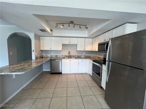 639 SE 13th Ave in Cape Coral, FL - Building Photo - Building Photo