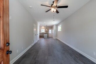 944 Charlotte St-Unit -A in Clarksville, TN - Building Photo - Building Photo