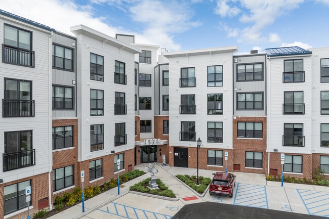Hedges at Hawthorne in Hawthorne, NJ - Foto de edificio - Building Photo