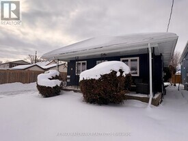 72 Churchill St in St Catharines, ON - Building Photo