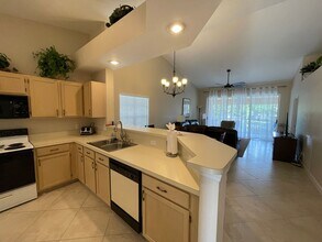 440 Wiggins Lake Ct in Naples, FL - Building Photo - Building Photo