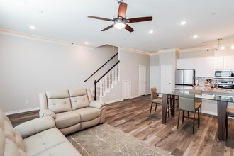 The Residences at Rayzor Ranch in Denton, TX - Foto de edificio - Building Photo