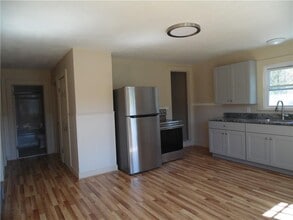 182 Westerly Bradford Rd in Westerly, RI - Building Photo - Building Photo