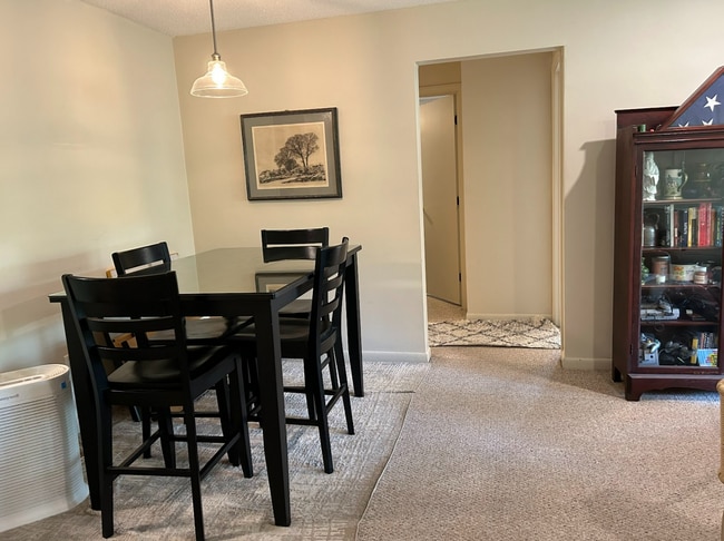 3 Hallmark Gdns, Unit Unit 10 in Burlington, MA - Building Photo - Building Photo