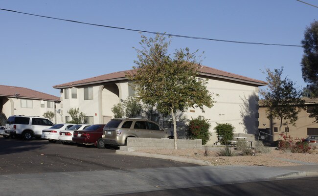 7130-7136 N 27th Ave in Phoenix, AZ - Building Photo - Building Photo