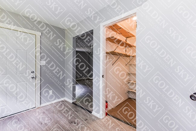 property at 815 W Memorial Dr