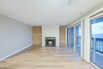 5801 Oakwood Dr in Lisle, IL - Building Photo - Building Photo