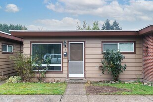 152 E Milton St in Lebanon, OR - Building Photo