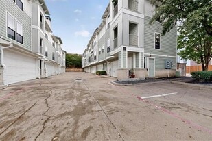 2415 Stutz Dr in Dallas, TX - Building Photo