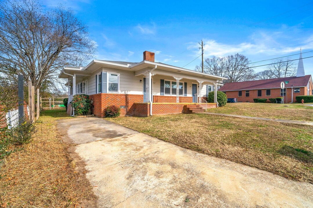 227-229 M L King Blvd in Cedartown, GA - Building Photo