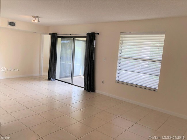 8933 SW 123rd Ct-Unit -Apt 306 in Miami, FL - Building Photo - Building Photo