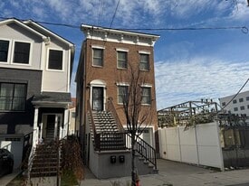 16 Fisk St in Jersey City, NJ - Building Photo