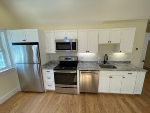 18 Saint Lukes Rd in Boston, MA - Foto de edificio - Building Photo