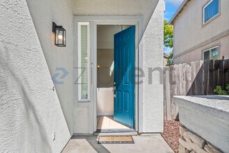 2433 Pearlite Way in Antioch, CA - Building Photo - Building Photo