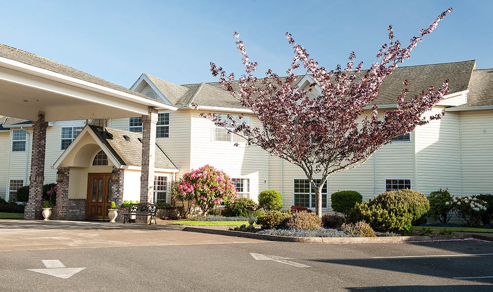 Lakeview Senior Living in Lincoln City, OR - Building Photo