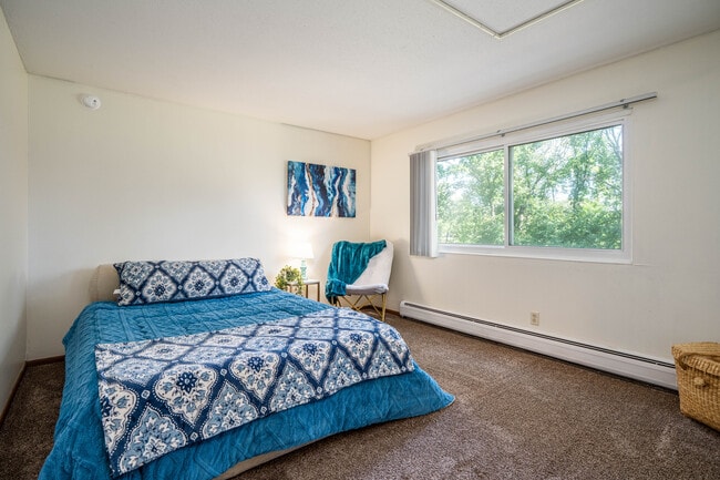 The Edge Apartments in Mankato, MN - Building Photo - Interior Photo