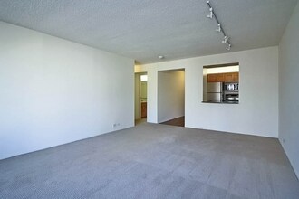 240 E Wacker Dr in Chicago, IL - Foto de edificio - Building Photo